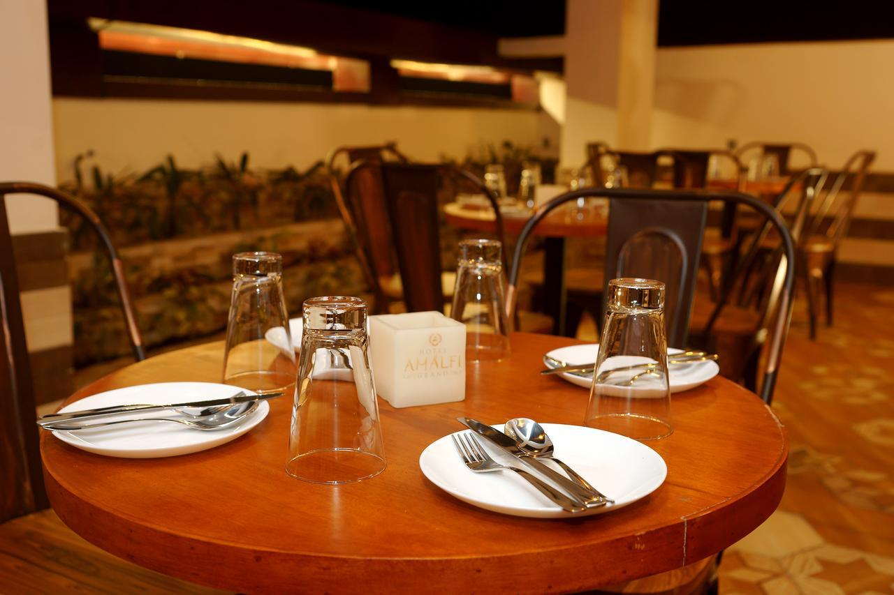 Amalfi Grand Hotel Patna  Cameră foto